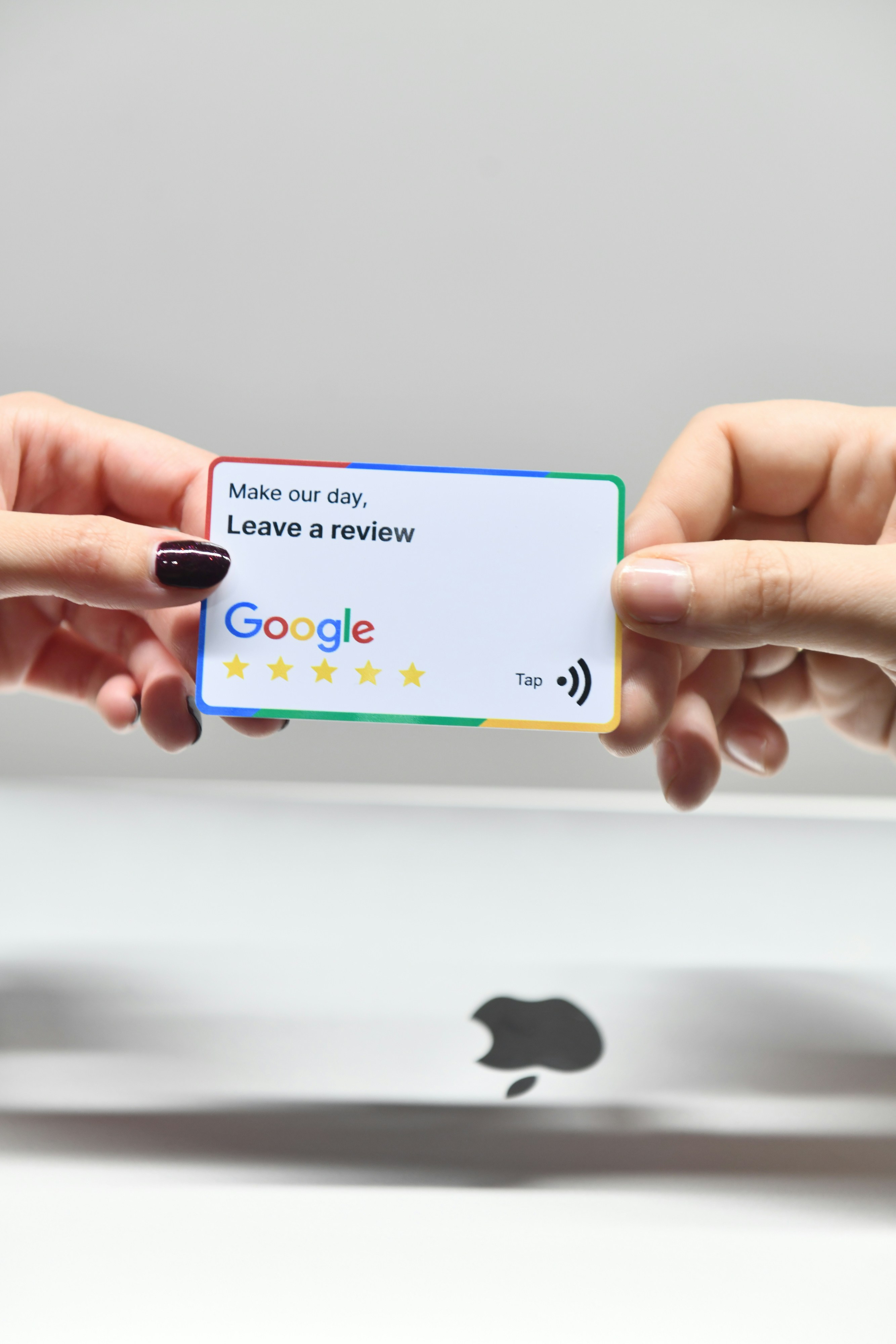 Apartment hunting using community reviews and ratings
